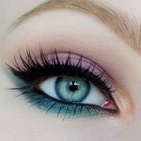 разноцветные тени в макияже глаз