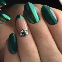 зеленый цвет лака на ногтях