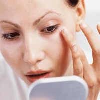 Уход за кожей вокруг глаз – борьба с преждевременным старением 