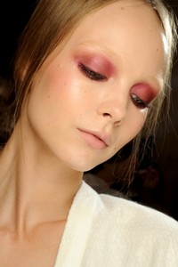 тенденции макияжа глаз сезона весна лето 2011