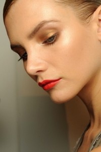 тенденции макияжа глаз сезона весна лето 2011