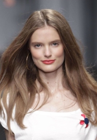 тенденции макияжа причесок Лондонской Недели моды весна лето 2011