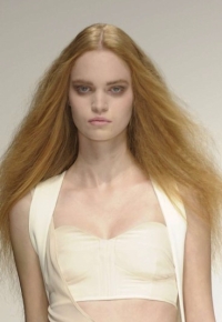 тенденции макияжа причесок Лондонской Недели моды весна лето 2011