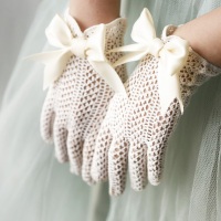 как носить свадебные перчатки