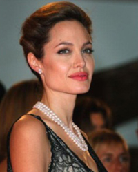украшения из жемчуга звезды Angelina Jolie
