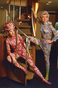 костюм стюардессы Pucci X Braniff Airlines