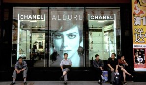 Chanel продолжает покорять Китай ретроспективной выставкой 