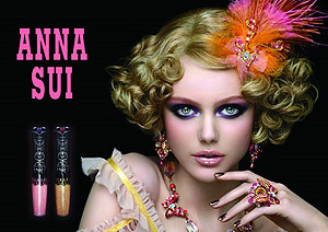 Фрида Густавссон представила новую коллекцию косметики Anna Sui