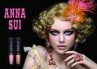 Модель Фрида Густавссон представила новую коллекцию косметики Anna Sui