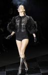 Супермодель Кейт Мосс приняла участие в показе Louis Vuitton